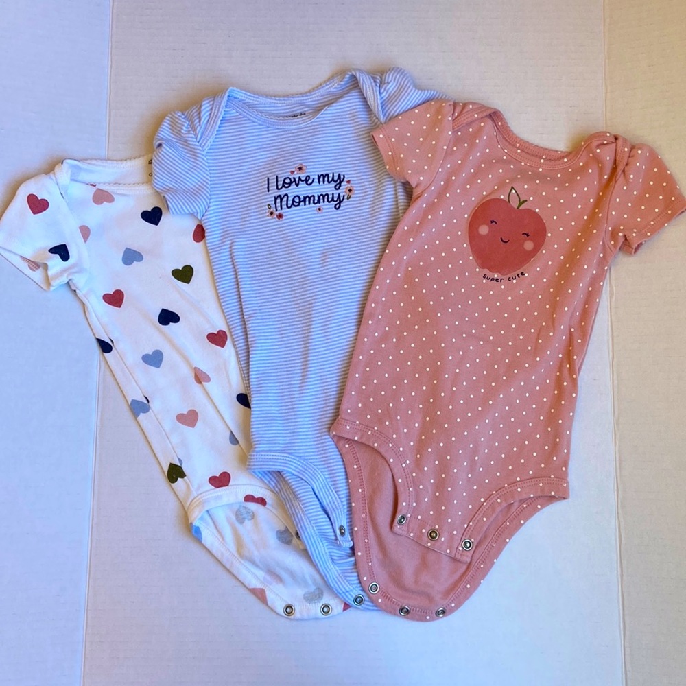 Carter’s 18m Adorable set of 3 onesies. Pink, blue & white hearts